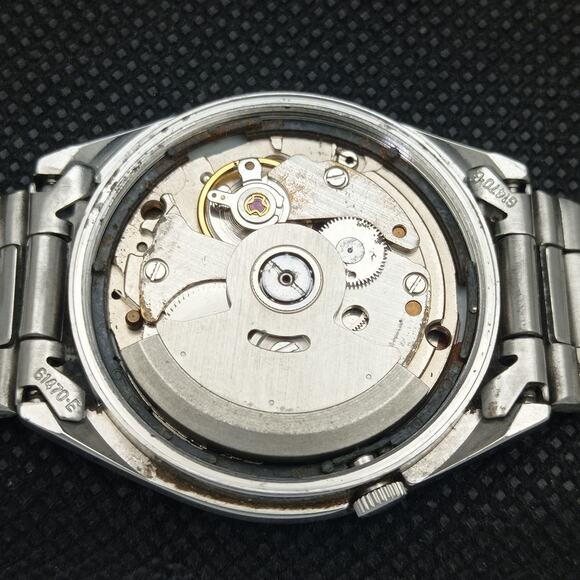 Vintage 1972 Seiko Automatic Mens Silver Watch W/daydate & Green accents - Picture 9 of 9